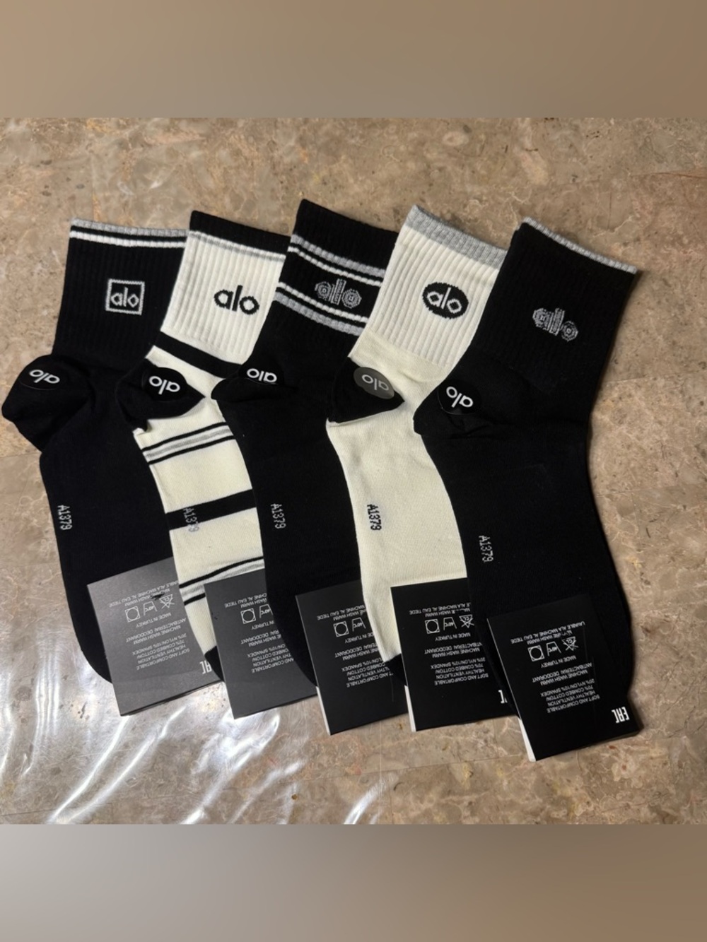 New Alo socks
New in box and with tags 
5 pairs size Medium
Unisex - Picture 7 of 8